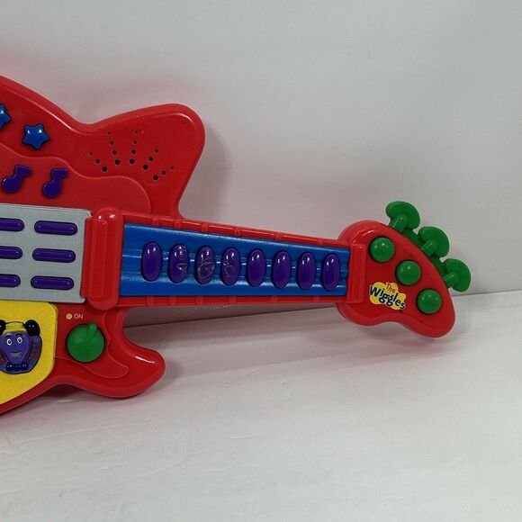 The Wiggles Red Guitar Musical Songs & Sounds Toy 2003 Spin Master Tested Works - Picture 3 of 10